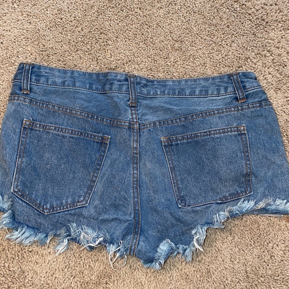 Cut off denim shorts - Picture 2 of 2